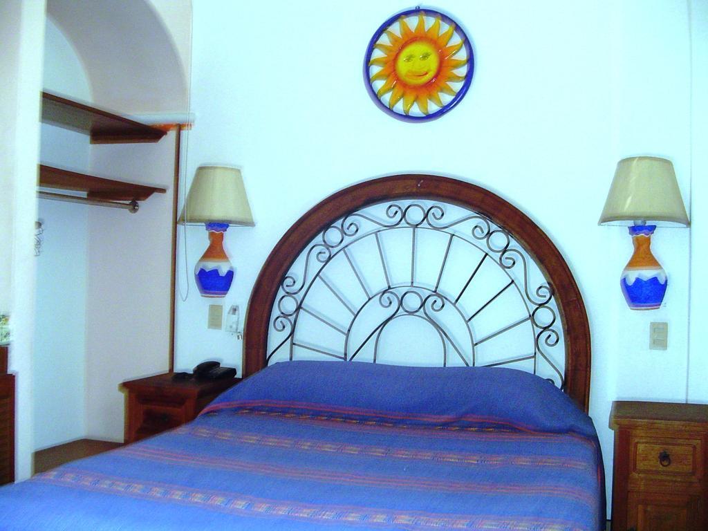 Hotel & Suites Coral Puerto Vallarta Chambre photo